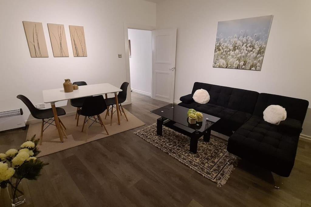 Luxury 1 Bedroom Flat In The Heart Of Wood Green Londres Exterior foto