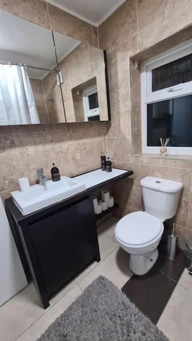 Luxury 1 Bedroom Flat In The Heart Of Wood Green Londres Exterior foto